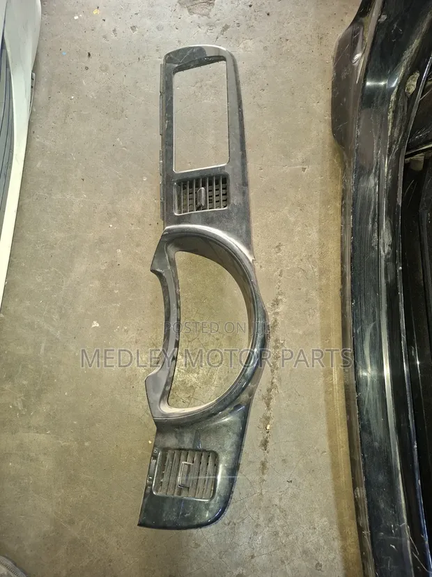 Console ya Toyota Wish - Vipuri Halisi Vilivyotumika - 1