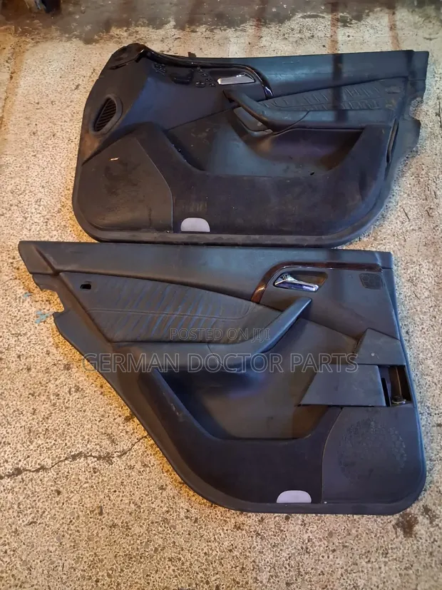 Paneli za Ndani za Milango za Mercedes-Benz W204/W212 (Zilizotumika) - 1