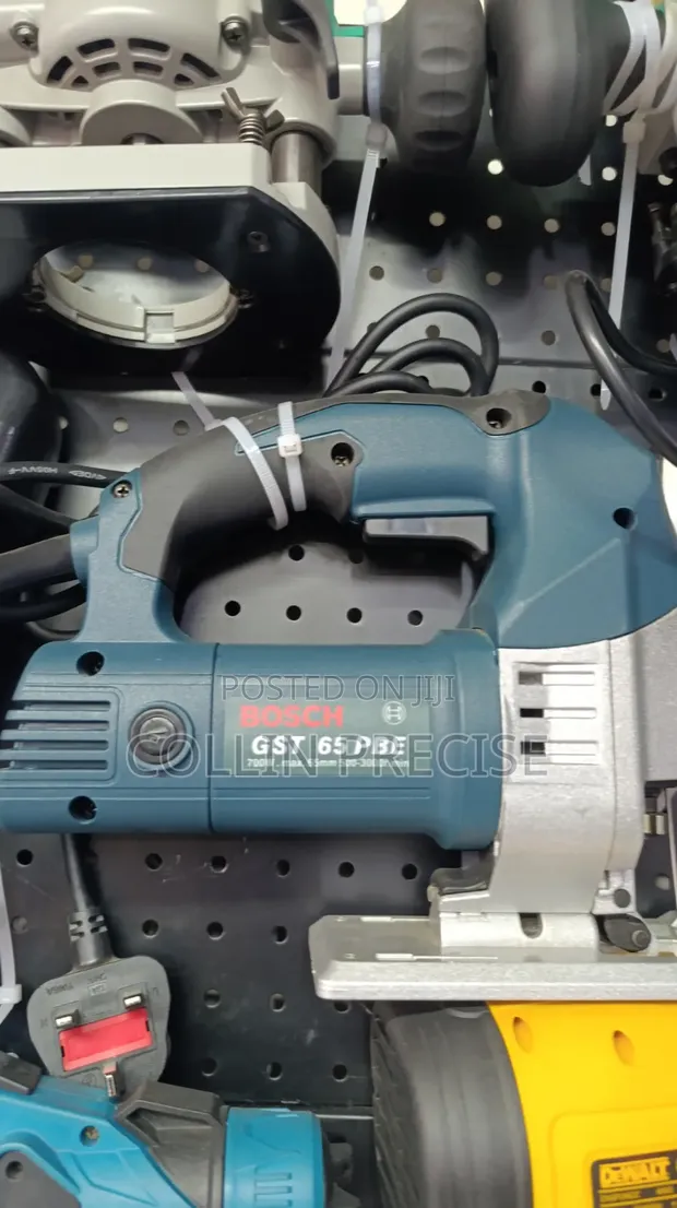 Bosch 700W Jig Saw (Max 65mm Kata) - 1
