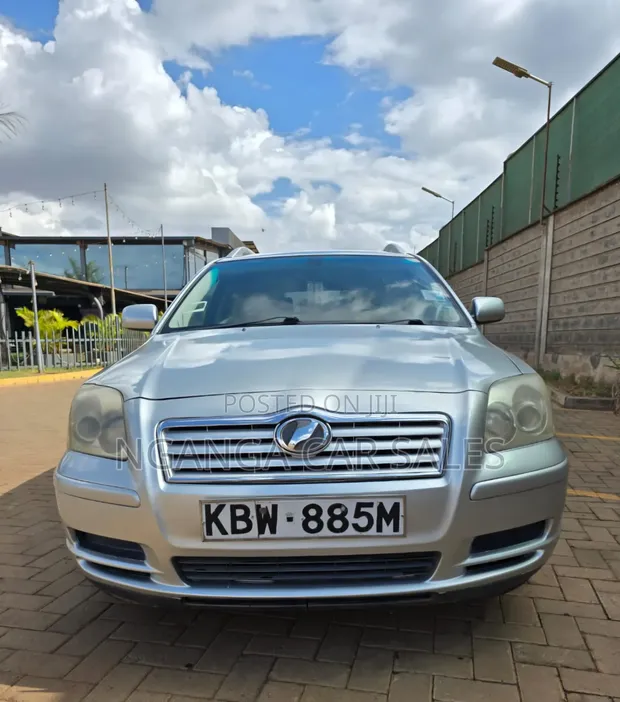 Toyota Avensis 2006 Nyeupe - 1