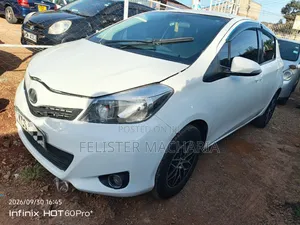 Toyota Vitz 2012 Nyeupe