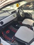 Toyota Vitz 2012 Nyeupe - 2