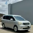 Toyota Noah 2.0 143hp FWD (8 Seater) 2010 Silver - 2