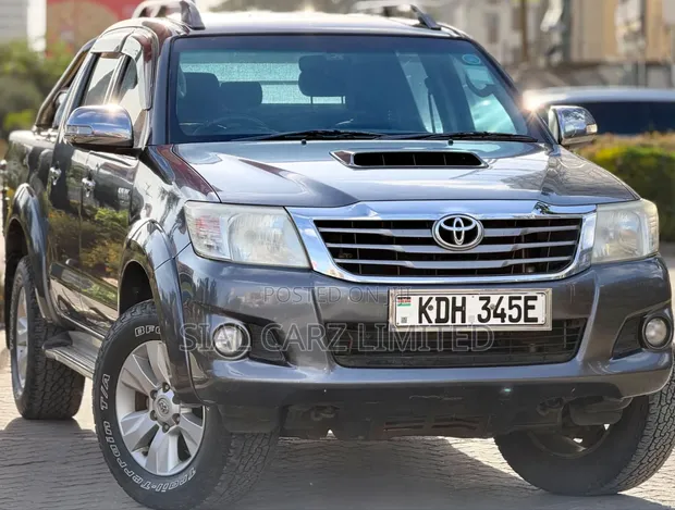 Toyota Hilux 2015 Kijivu - 1