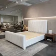 Kitanda cha Kisasa cha Upholstered cha Lyx - Offwhite Queen - 1