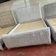 Kitanda cha Kisasa cha Upholstered cha Lyx - Offwhite Queen - 2