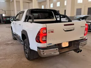 Toyota Hilux 2020 2400cc Diesel
