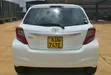 Toyota Vitz 2014 Nyeupe - 2