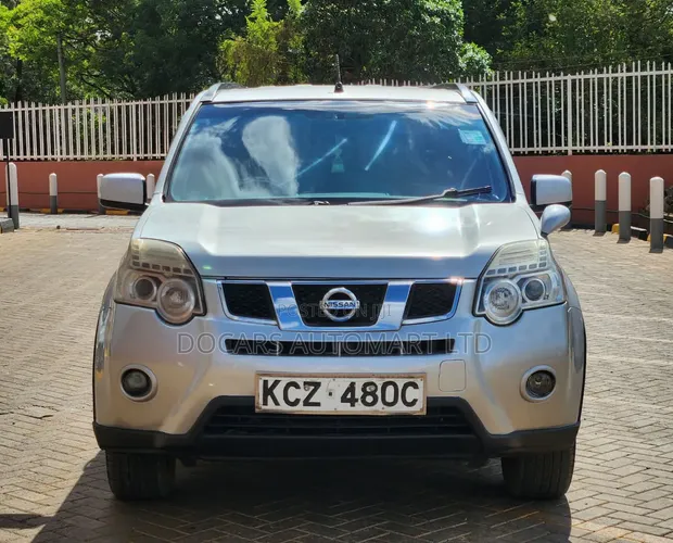 Nissan X-Trail 2013 Nyeusi - 1