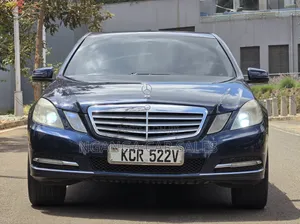 Mercedes-Benz E200 2012 Bluu