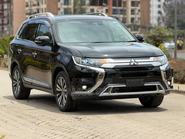 Mitsubishi Outlander 2019 Nyeusi - 1