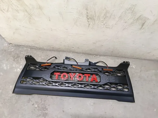 Grille ya Toyota Hiace GR yenye LED - 1