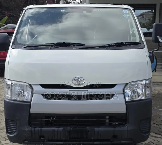 Toyota HiAce Commuter 2019 - 1