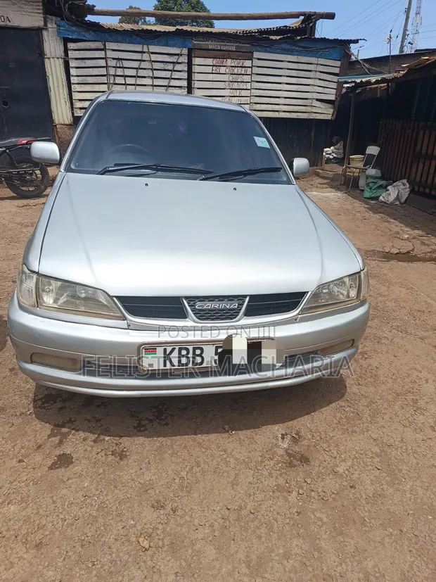 Toyota Carina 2001 Nyeupe - 1