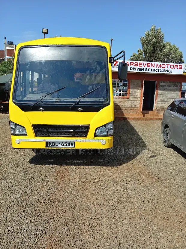Isuzu NQR 2009 Basi la Shule - 1
