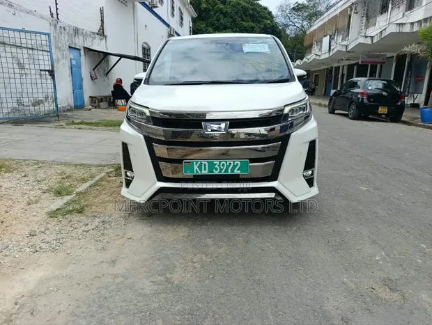 Toyota Noah 2020 Nyeupe - 1