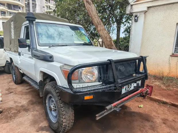 Toyota Land Cruiser 79 Series Pickup 2011 Nyeupe - 1