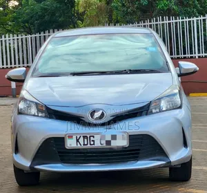 Toyota Vitz 1.3 FWD 5dr 2015 Grey