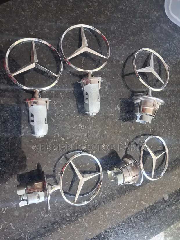 Mercedes-Benz Bonnet Star Ornament (Used) - 1