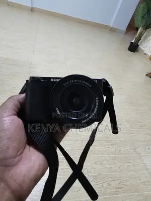 Sony ZV-E10 Camera with 16-50mm Lens + 128GB Card