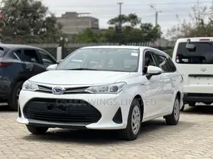 Toyota Corolla Fielder 1.5 Hybrid FWD 2019 White