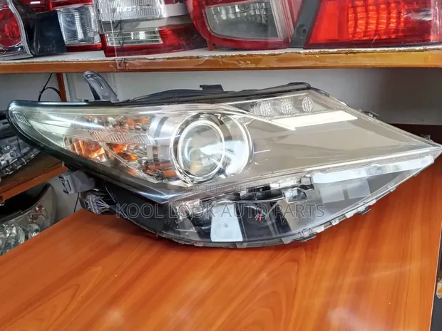 Toyota Auris Xenon Headlights (2012) - 1