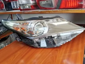 Toyota Auris Xenon Headlights (2012)