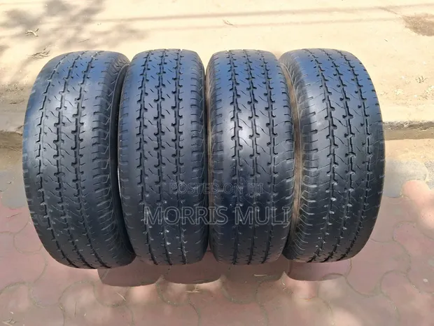 Seti ya 4 Magurudumu ya Maxxis 205/70R15 Yaliyotumika - 1