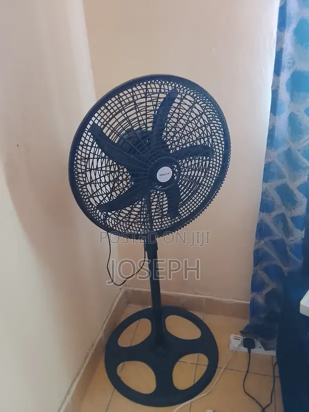 18 Inch Floor Standing Fan - Height Adjustable - 1