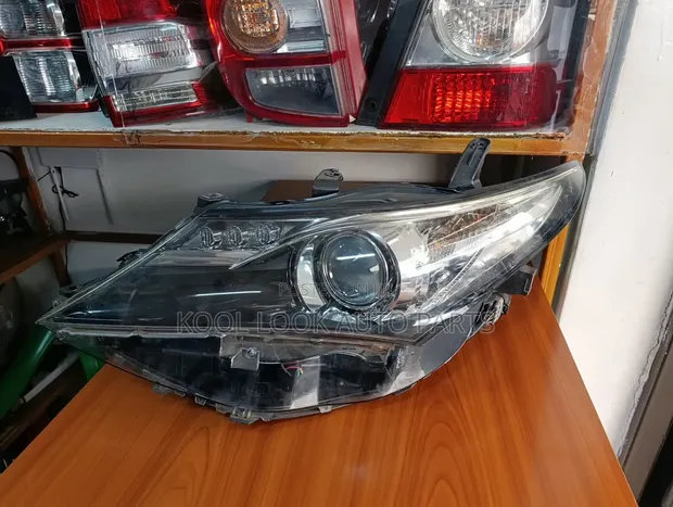 2012 Toyota Auris Non-Xenon Headlights - 1