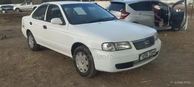 Nissan Sunny 2005 White - 1