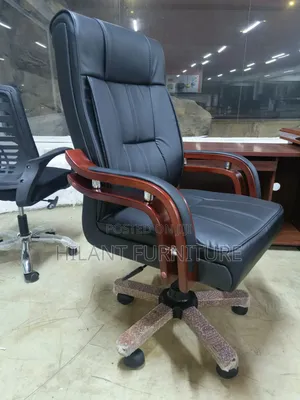 Kiti cha Ofisi cha Ngozi cha Executive chenye Mkono wa Mahogany