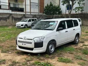 Toyota Succeed 2019 Nyeupe