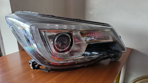 2016 Subaru Forester SJG Xenon Headlights - 1