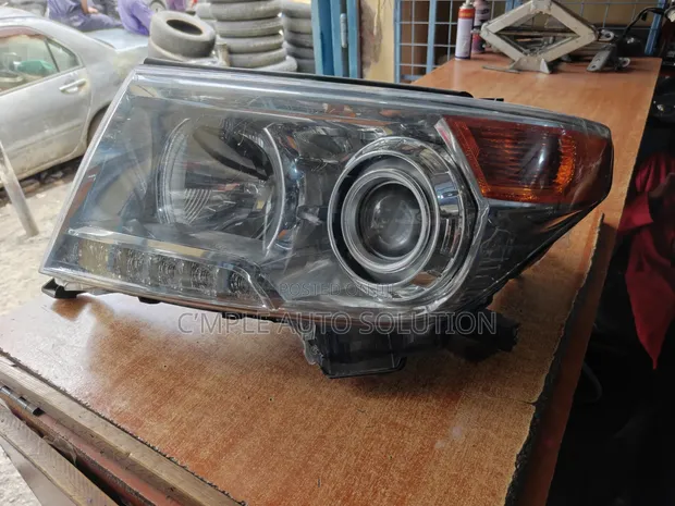 Taa ya Mbele ya Toyota Landcruiser V8 Xenon (Model ya 2012) - 1