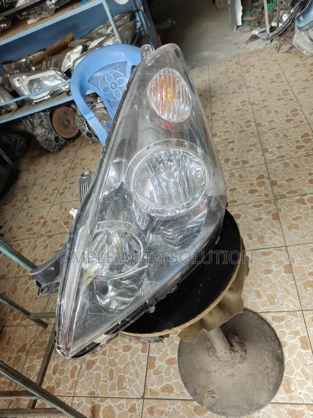 Taa ya Xenon ya Toyota Wish 2002 - 1