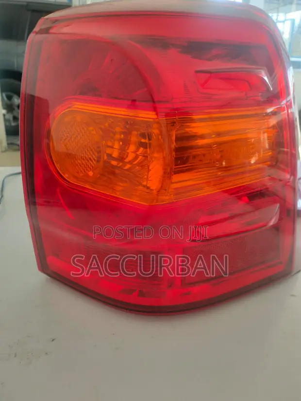 Taa ya Nyuma ya Kulia ya Toyota Land Cruiser V8 Series 200 - 1