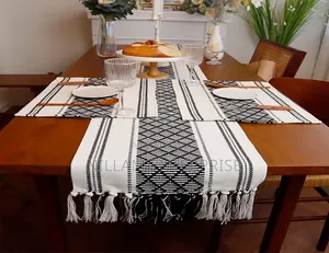 Braided Woven Table Runner na Tassels + Mats 6