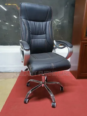 Kiti cha Ofisi cha Ngozi cha Executive High-Back chenye Mikono ya Chrome