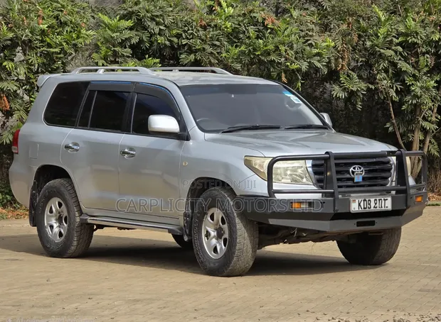 Toyota Land Cruiser 4.6 V8 GX 2012 Silver - 1