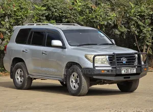 Toyota Land Cruiser 4.6 V8 GX 2012 Silver