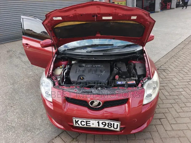 Toyota Auris 2009 Red - 1