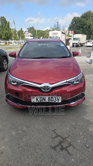 Toyota Auris 2016 Nyekundu