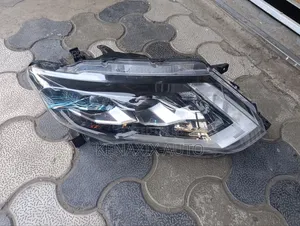 Nissan X-Trail T32 Xenon Headlight (Double Focus)