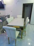 Kiti cha Kula cha Marumaru Nyeupe cha Kifahari cha Watu 6 na Msingi wa Dhahabu - 2