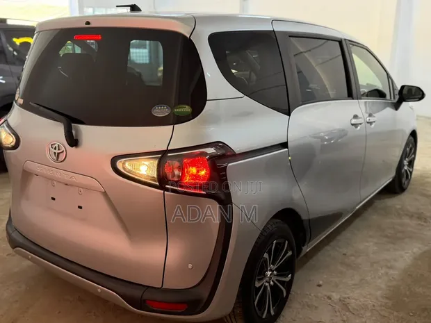 Toyota Sienta 2021 Nyeupe - 1