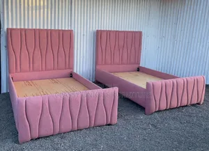 Kitanda cha Pink cha Kitambaa cha Queen chenye Headboard ya Wavy