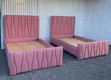 Kitanda cha Pink cha Kitambaa cha Queen chenye Headboard ya Wavy - 1