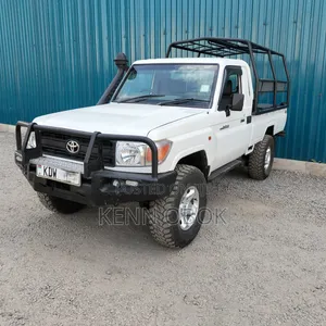 Toyota Land Cruiser 79 Series 2016 Nyeupe