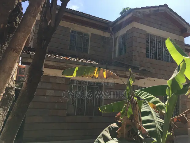 Bungalow ya Vyumba 4 Fedha Inauzwa - 1